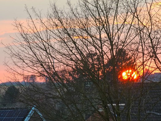 Onset of Sunset: golden Hour&nbsp;waning